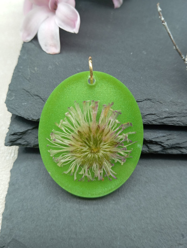 Pendentif grand ovale vert pâquerette