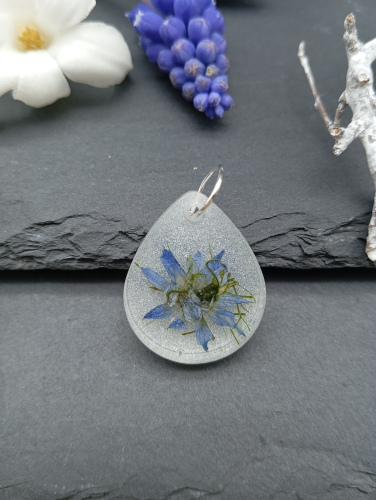 Pendentif petite goutte nigelle blanc