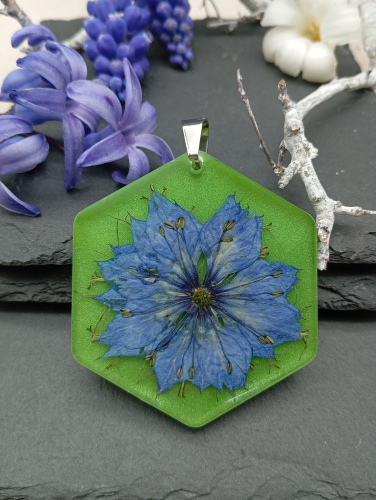Pendentif grand hexagone nigelle vert