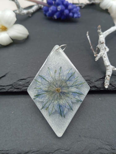 Pendentif grand losange nigelle blanc